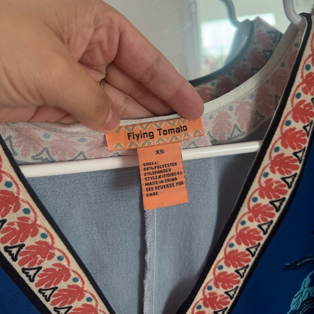 Flying Tomato Fun Floral Tropical Top - Picture 2 of 2